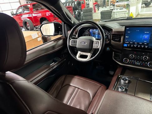 Used 2022 Ford Expedition Limited image 15