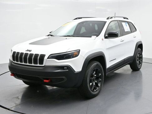 Used 2022 Jeep Cherokee Trailhawk w/ Trailer Tow Group AWD/4WD image 3