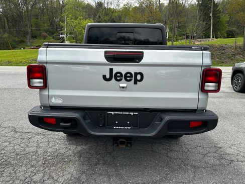 Used 2022 Jeep Gladiator Sport AWD/4WD image 17
