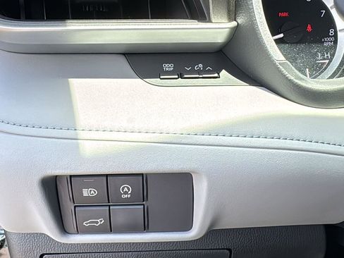 Certified 2024 Toyota Highlander XLE image 12