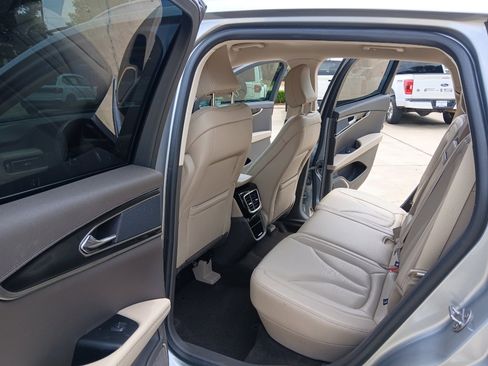 Used 2023 Lincoln Nautilus FWD w/ Premium Package image 19