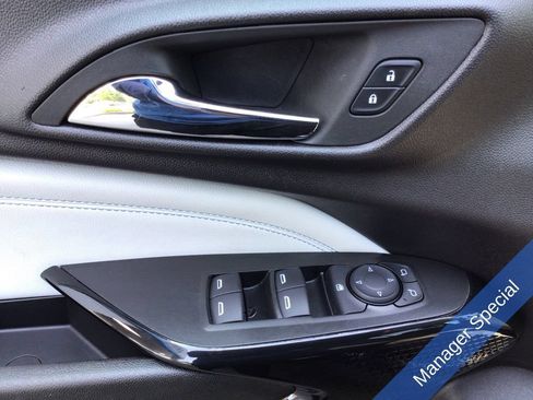 Used 2025 Chevrolet Trax LT FWD image 22