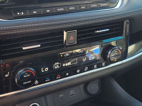 Used 2023 Nissan Rogue SL w/ SL Premium Package image 30