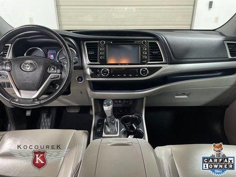 Used 2017 Toyota Highlander XLE AWD/4WD image 14