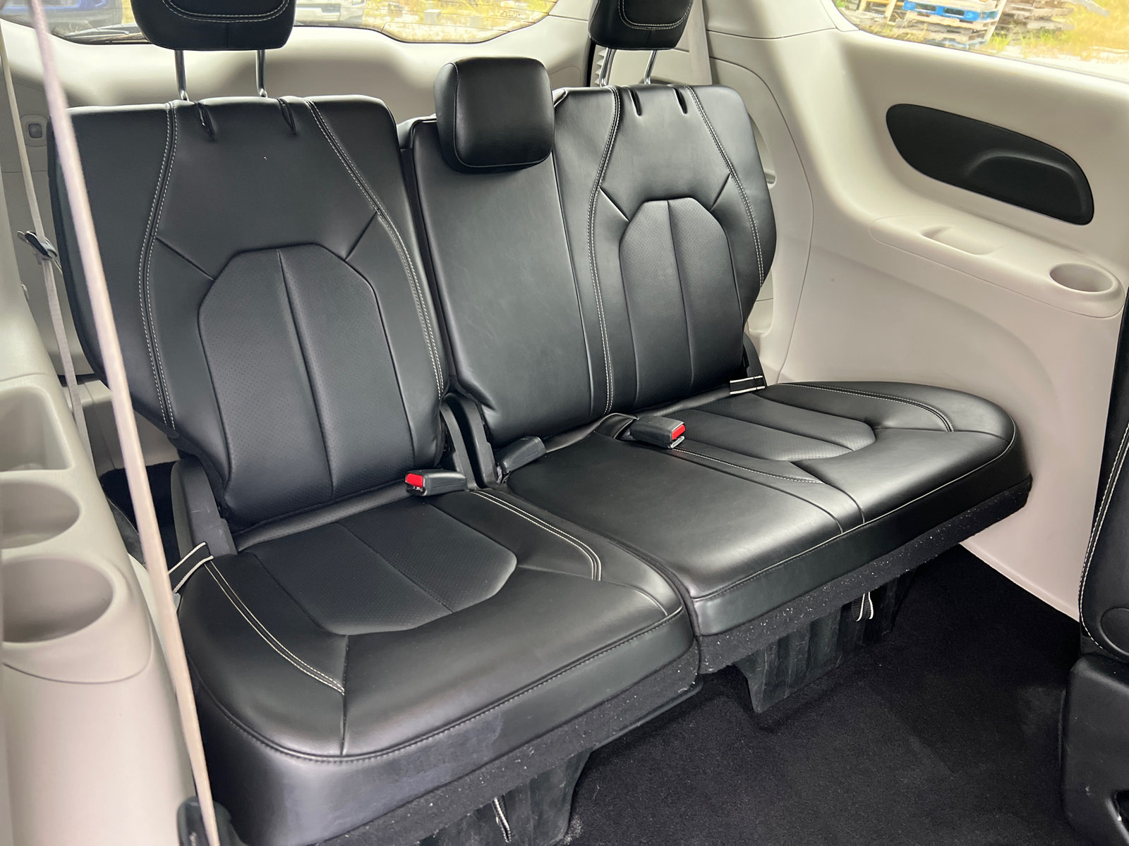 Used 2024 Chrysler Pacifica Touring-L FWD image 18