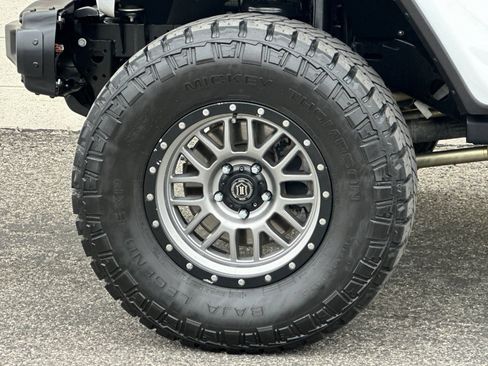 Used 2021 Jeep Gladiator Rubicon AWD/4WD image 36