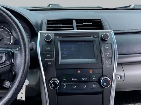 Used 2015 Toyota Camry LE FWD image 7