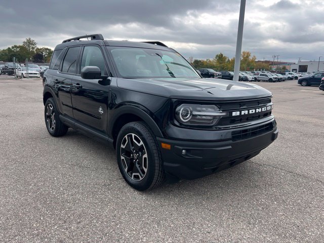 Certified 2023 Ford Bronco Sport Outer Banks w/ Tech Package AWD/4WD image 3