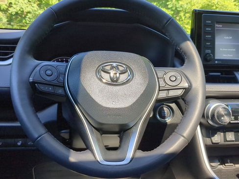 Used 2021 Toyota RAV4 XLE w/ Convenience Package AWD/4WD image 14