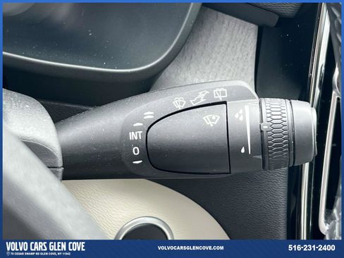 Used 2023 Volvo XC40 B5 Plus w/ Climate Package image 23