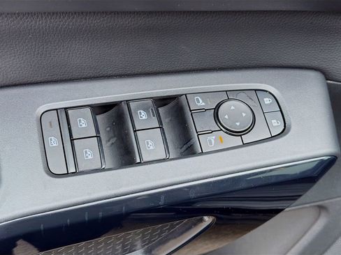 Used 2024 Nissan Pathfinder S image 25