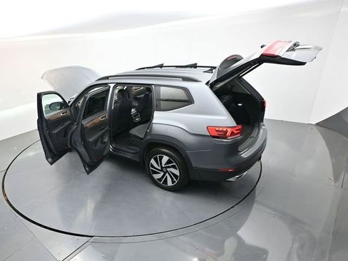 Used 2024 Volkswagen Atlas SE AWD/4WD image 43