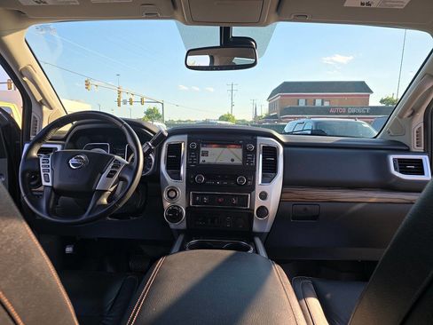 Used 2018 Nissan Titan SL w/ Texas Titan Edition AWD/4WD image 15