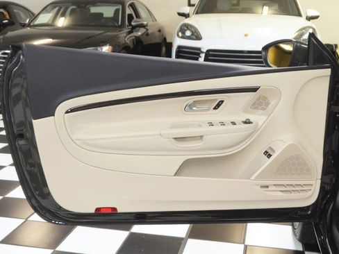 Used 2014 Volkswagen Eos Executive image 12