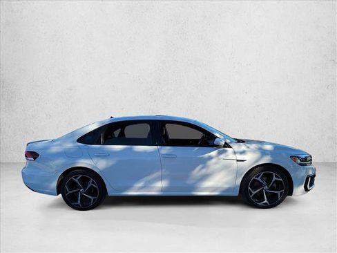 Used 2022 Volkswagen Passat 2.0T R-Line image 4