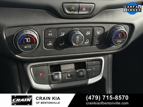 Used 2024 GMC Terrain SLE w/ Driver Convenience Package image 18