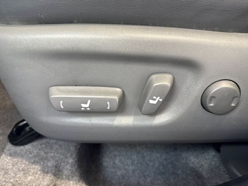 Used 2015 Toyota Prius Five FWD image 14