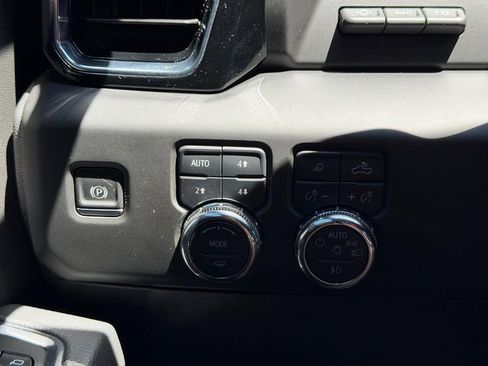 Used 2025 GMC Sierra 1500 Denali w/ Denali Reserve Package AWD/4WD image 18