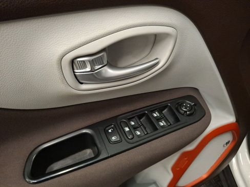 Used 2016 Jeep Renegade Latitude image 15