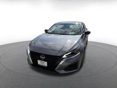 Used 2025 Nissan Altima 2.5 SV FWD image 5