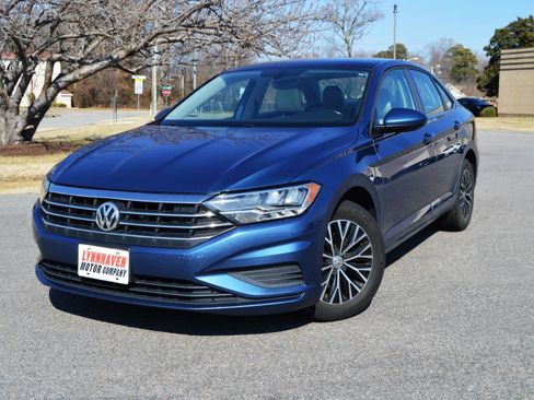 Used 2019 Volkswagen Jetta SE w/ Cold Weather Package image 3