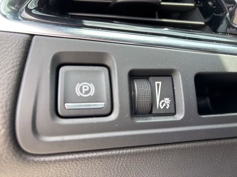 Used 2022 Cadillac XT6 Premium Luxury image 30