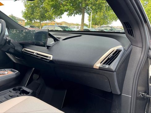 Used 2023 BMW iX xDrive50 w/ Premium Package image 16