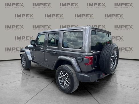 Used 2025 Jeep Wrangler Unlimited Sahara AWD/4WD image 3