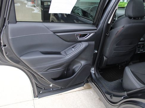 Used 2019 Subaru Forester Premium image 31