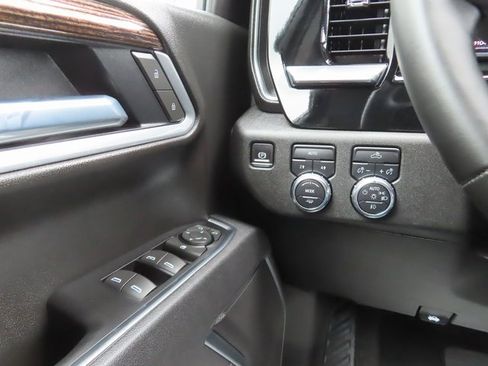Used 2025 GMC Sierra 1500 Elevation image 31