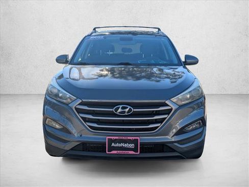 Used 2017 Hyundai Tucson SE image 2
