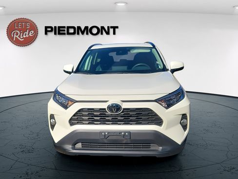 Used 2021 Toyota RAV4 XLE Premium image 3