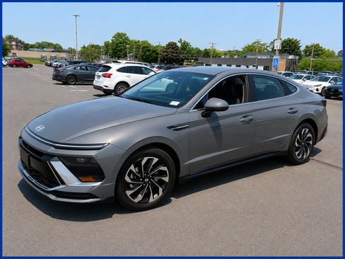 Used 2025 Hyundai Sonata SEL FWD image 1