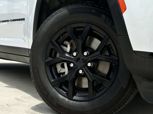 Used 2025 Jeep Grand Cherokee L Altitude RWD image 9