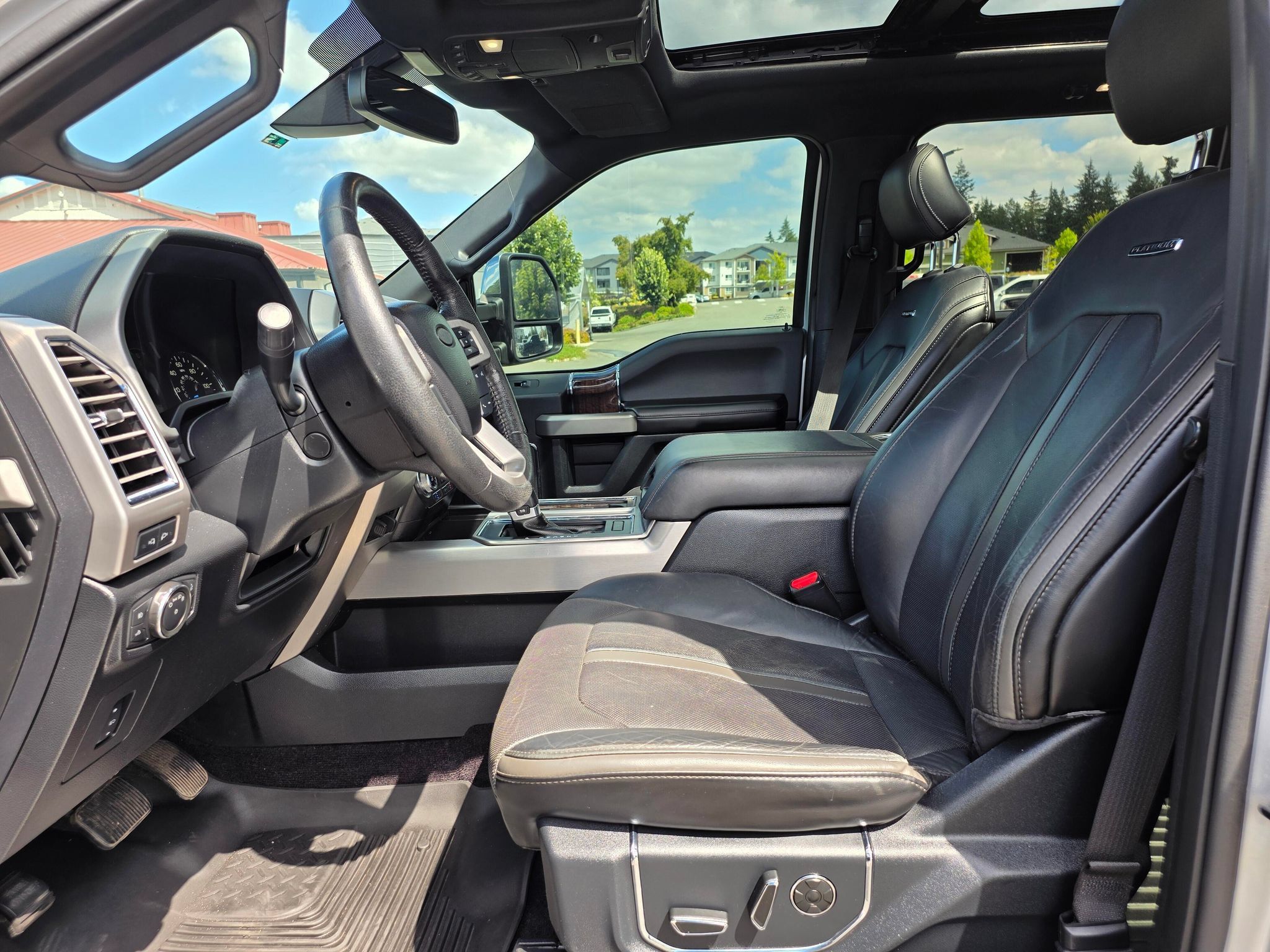 Used 2015 Ford F150 Platinum w/ Max Trailer Tow Package AWD/4WD image 27