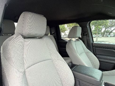 Certified 2025 Toyota Tacoma SR5 AWD/4WD image 40