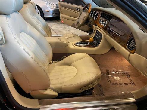 Used 2006 Jaguar XK8 Convertible image 14
