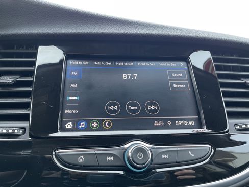 Used 2021 Buick Encore Preferred AWD/4WD image 17