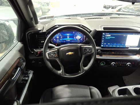 Used 2024 Chevrolet Silverado 1500 LT image 11