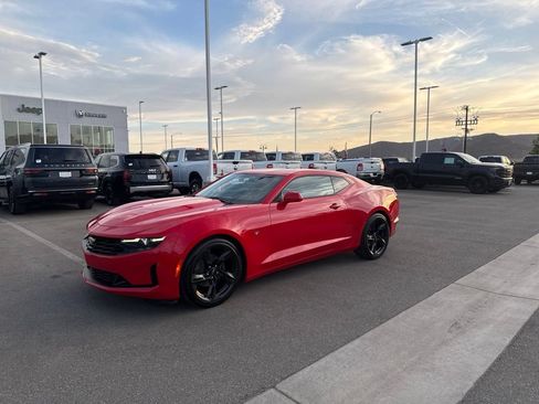 Used 2021 Chevrolet Camaro LT RWD image 9