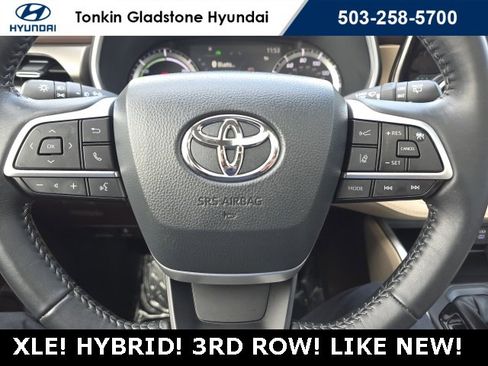 Used 2022 Toyota Highlander XLE image 16
