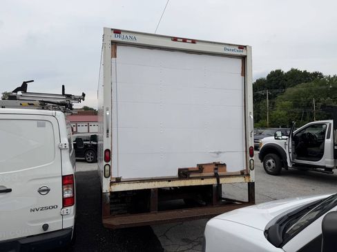 Used 2012 GMC Savana 3500 RWD image 5