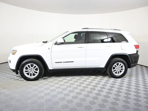 Used 2018 Jeep Grand Cherokee Laredo image 2