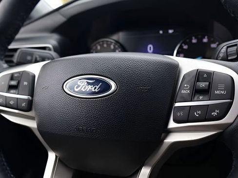 Used 2022 Ford Explorer XLT w/ Equipment Group 202A AWD/4WD image 21