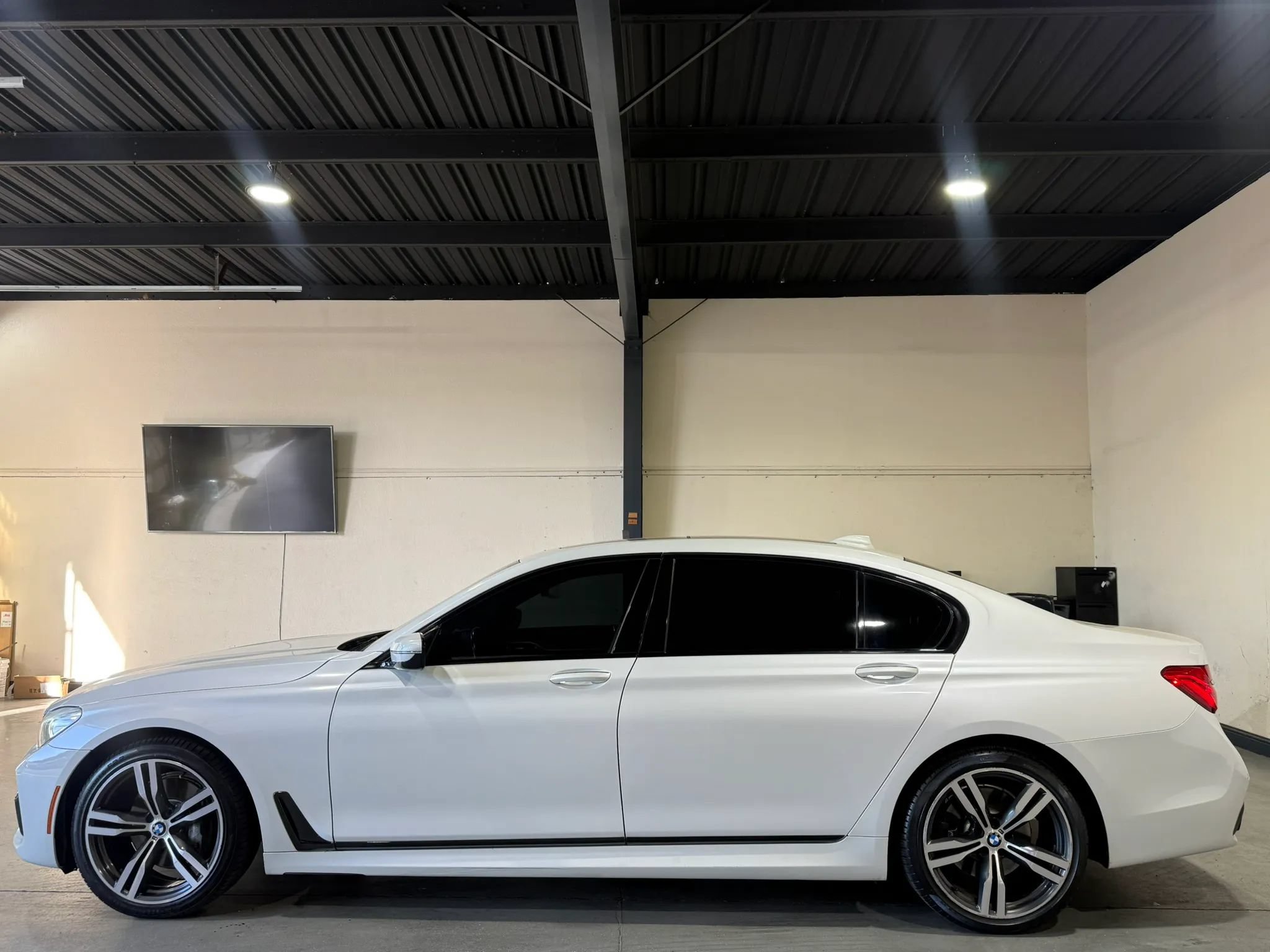 Used 2016 BMW 740i RWD image 8