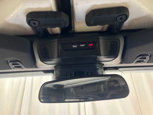Used 2025 Jeep Gladiator Sport AWD/4WD image 17