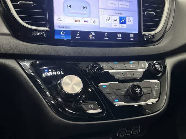 Used 2025 Chrysler Pacifica Select FWD image 24