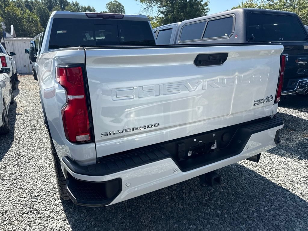 Used 2025 Chevrolet Silverado 2500 High Country w/ Technology Package AWD/4WD image 5