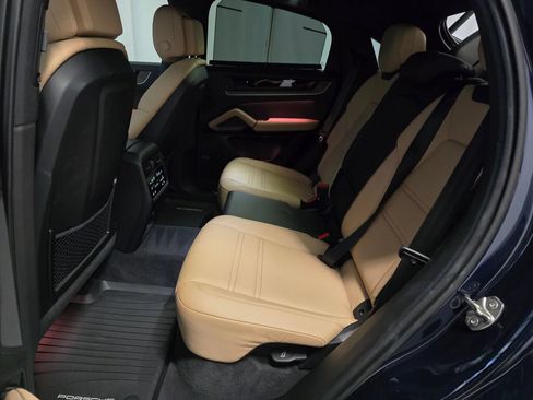 Certified 2025 Porsche Cayenne Coupe AWD/4WD image 21