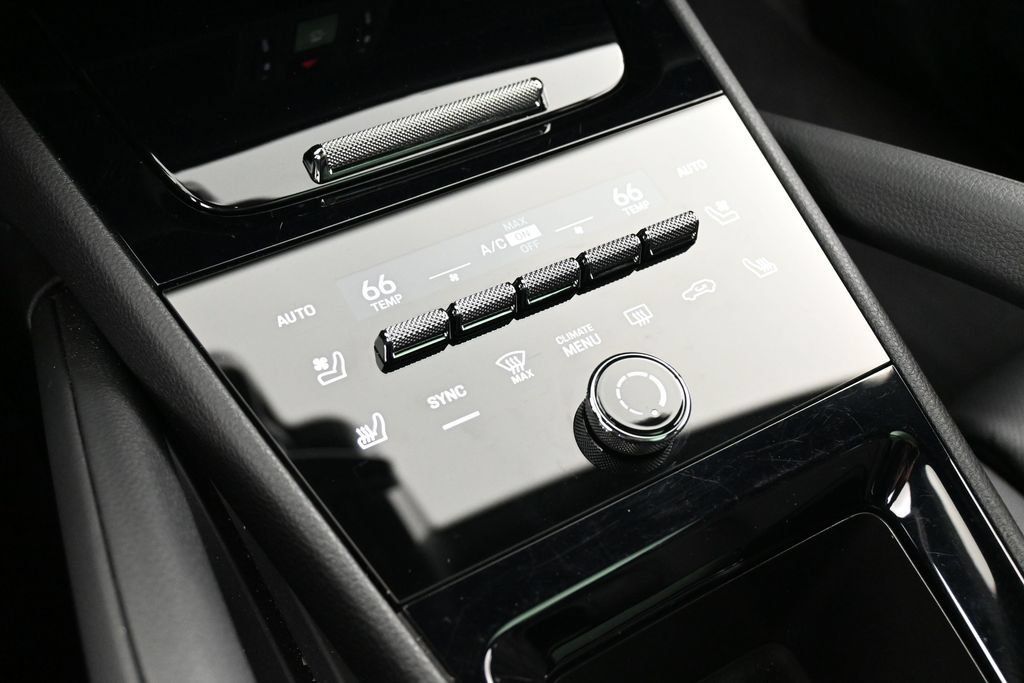 Certified 2026 Porsche Cayenne AWD/4WD image 20